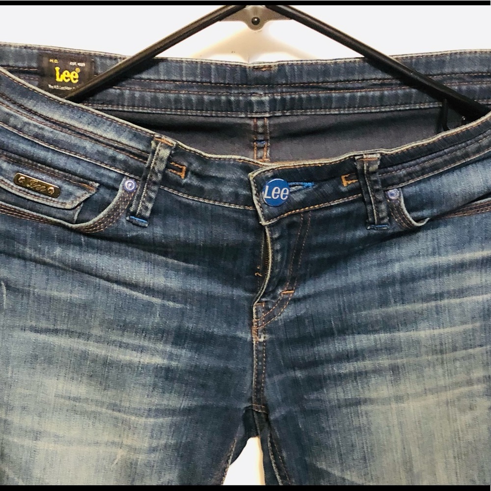 Lee - Picture 3 of 6